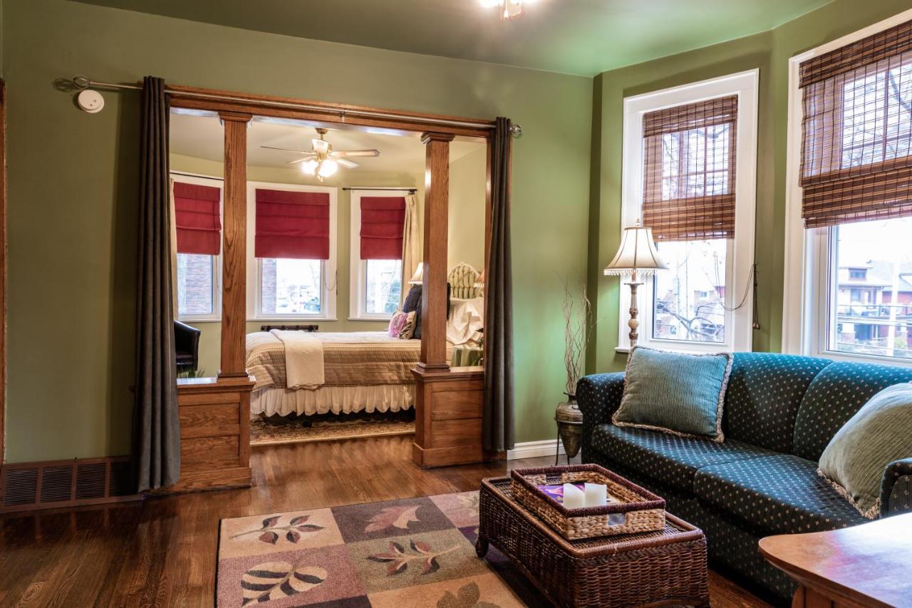 A Hidden Gem Bed And Breakfast ウィンザー エクステリア 写真