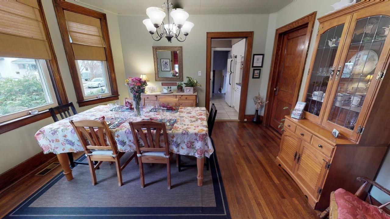 A Hidden Gem Bed And Breakfast ウィンザー エクステリア 写真