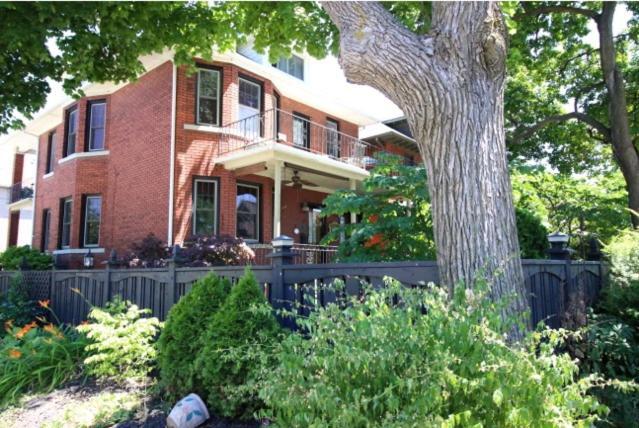 A Hidden Gem Bed And Breakfast ウィンザー エクステリア 写真