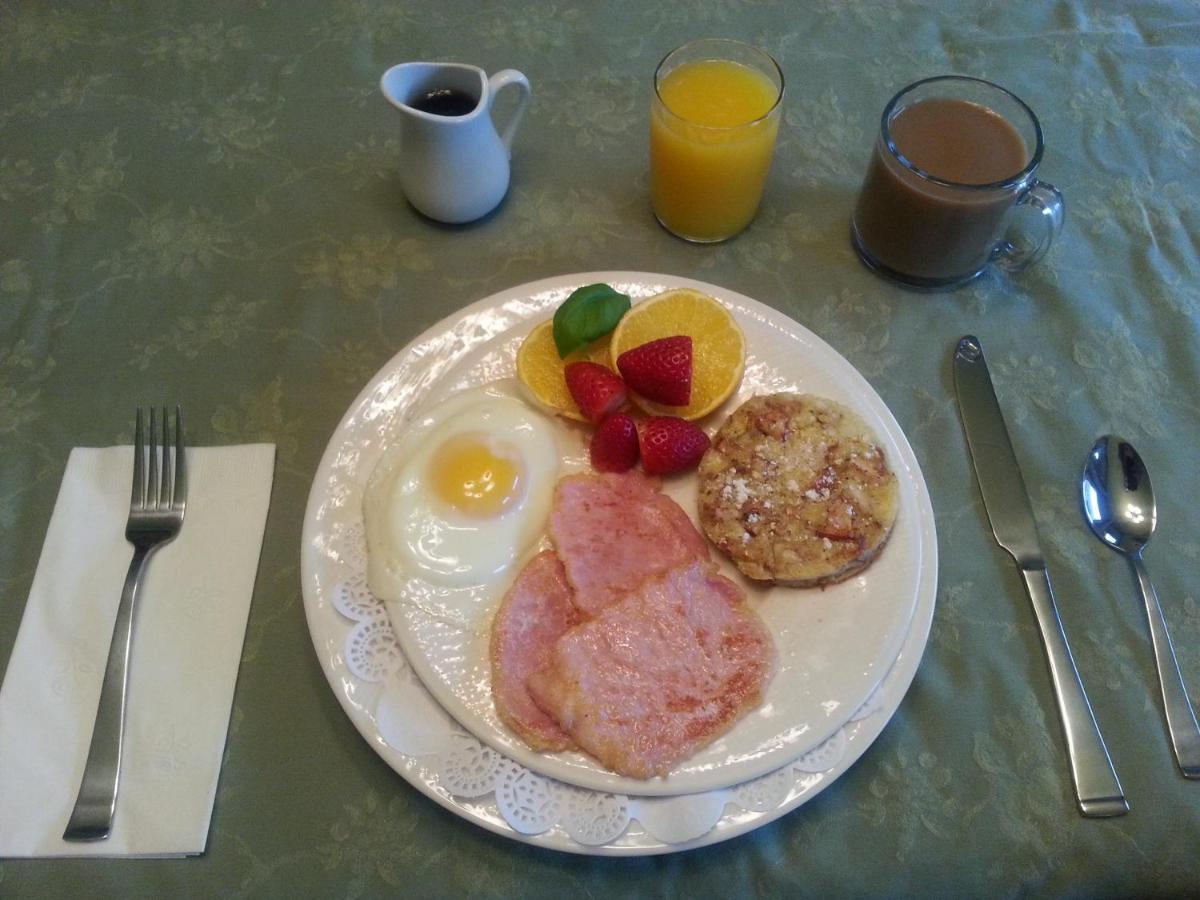 A Hidden Gem Bed And Breakfast ウィンザー エクステリア 写真