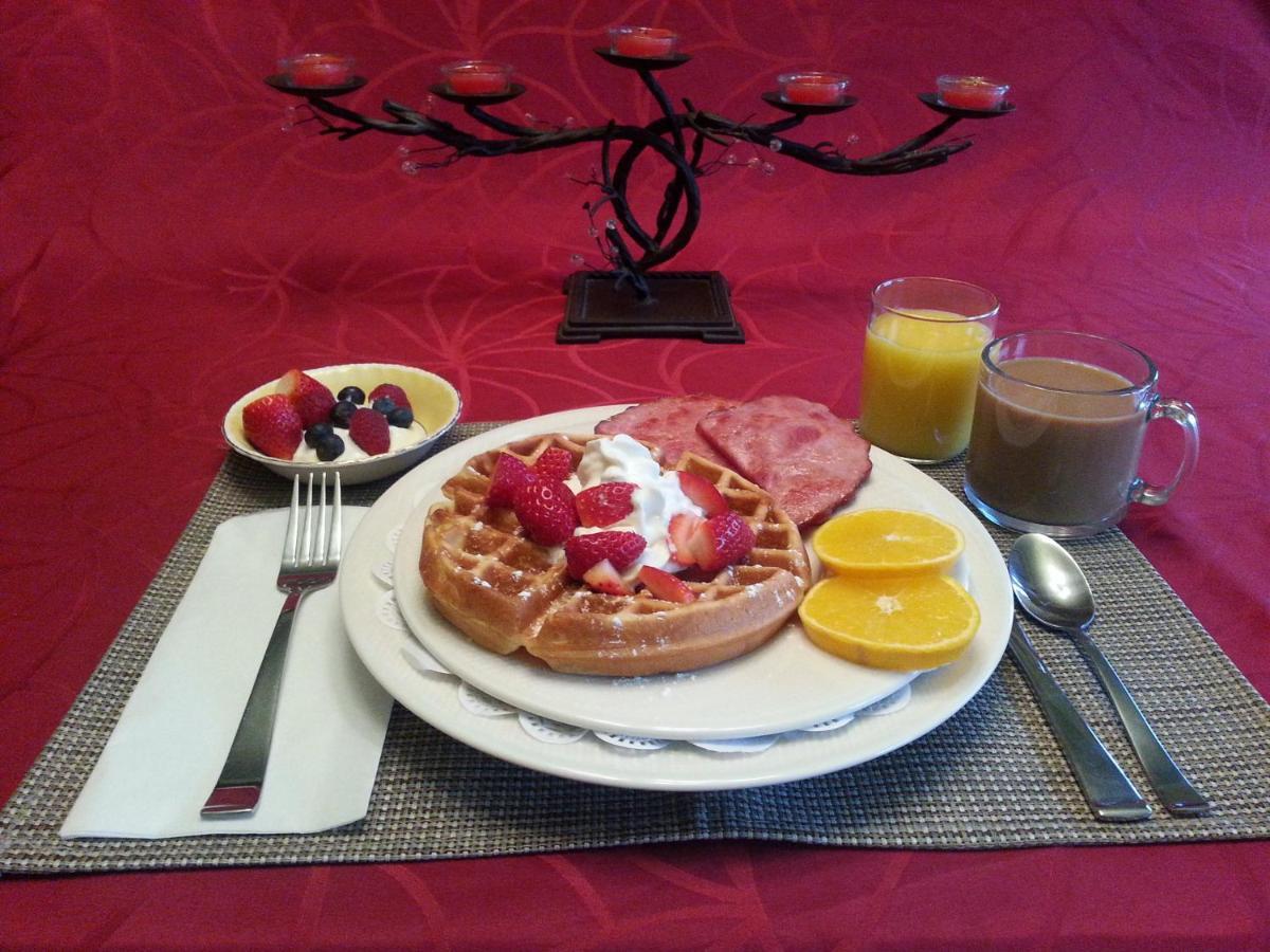 A Hidden Gem Bed And Breakfast ウィンザー エクステリア 写真
